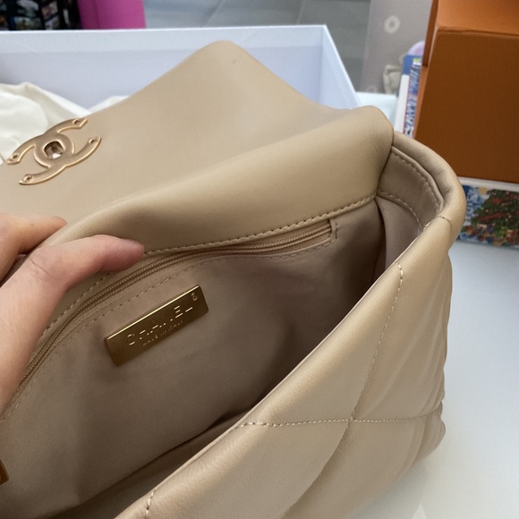 CC Medium 19 Flap Bag - Picture 7 of 7